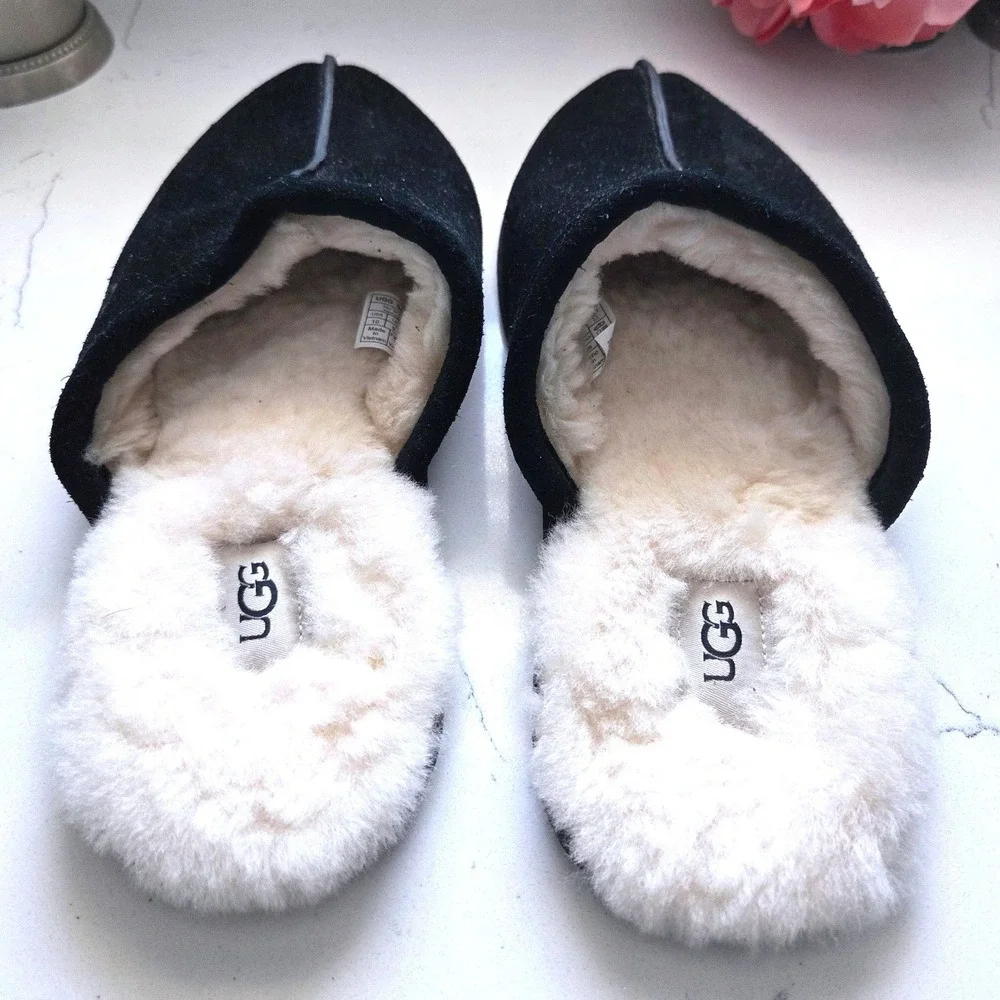 UGG Scuff Suede Slippers Black Mens 10 Sheepskin Lined House Shoes 1101111